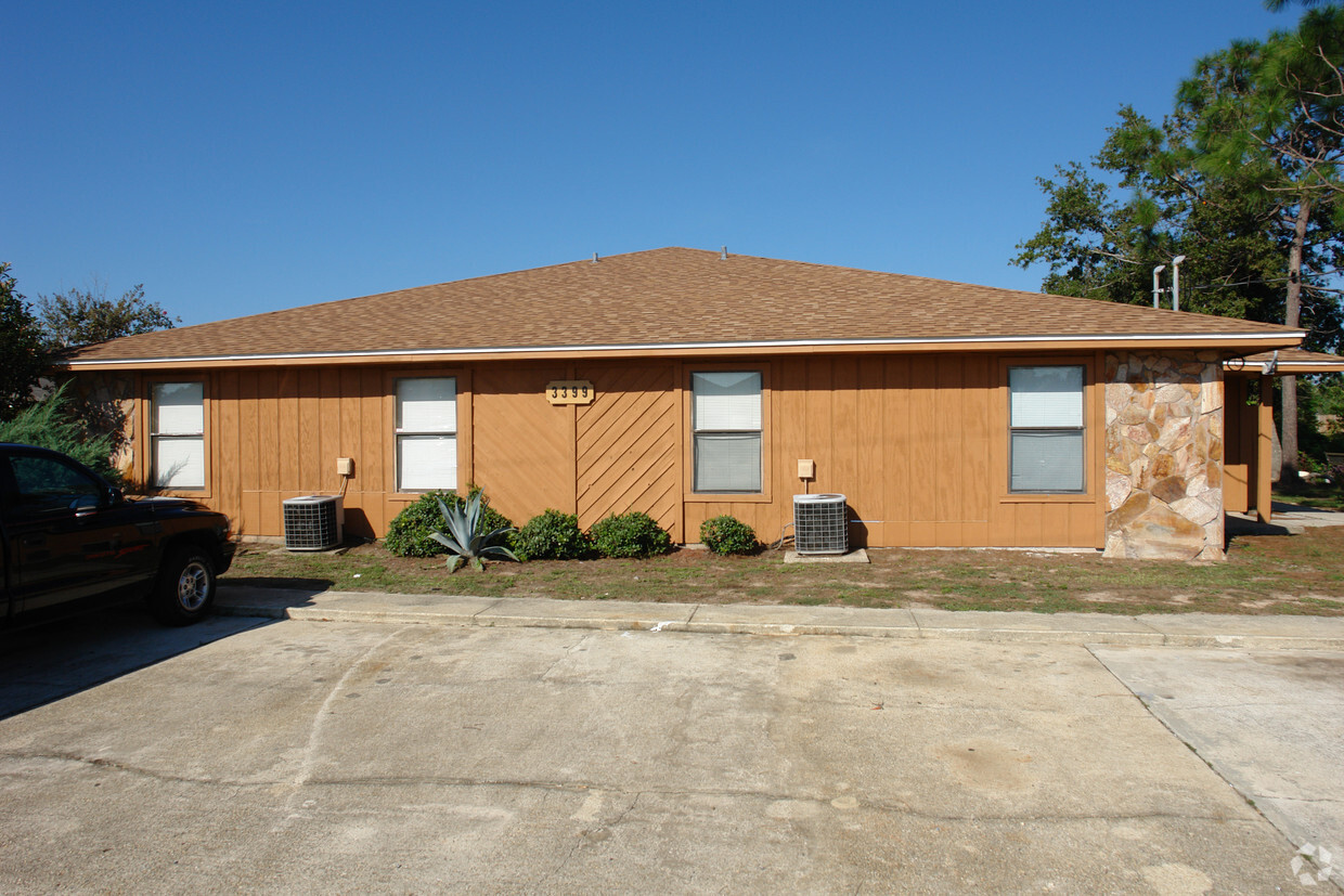 Building Photo - 3399 Green Briar Cir