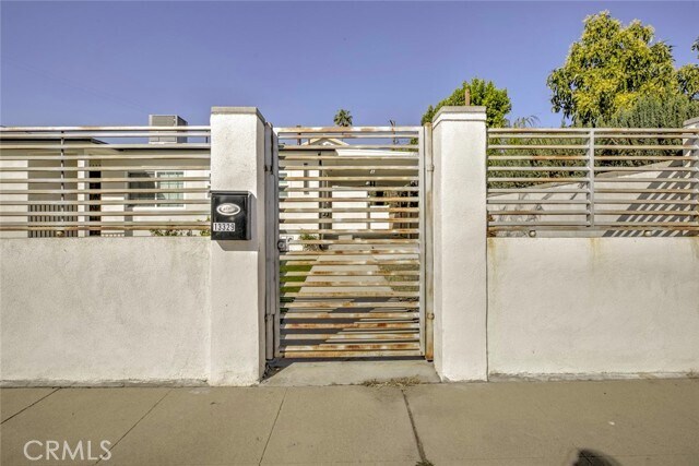 Foto del edificio - 13329 Strathern St