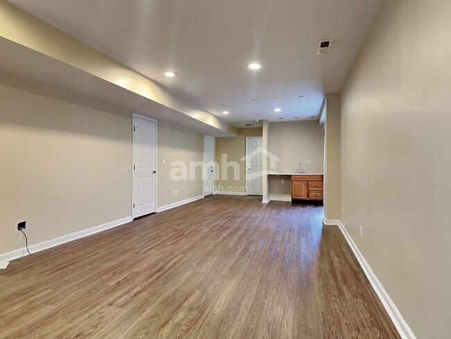 Foto del edificio - 5161 Christopher Drive