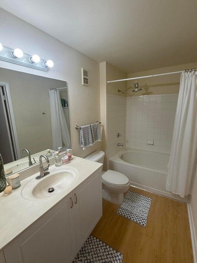 Foto del edificio - 4807 Via Palm Lakes Via