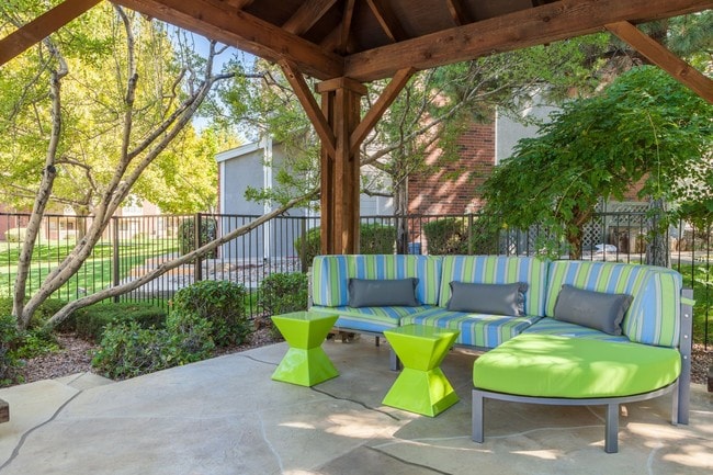 Spring Park apartments — community photo - Spring Park