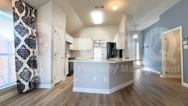 Building Photo - 5509 Cypress Dr