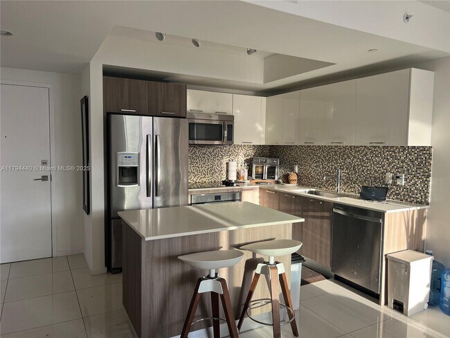 Foto del edificio - 5300 Paseo Blvd
