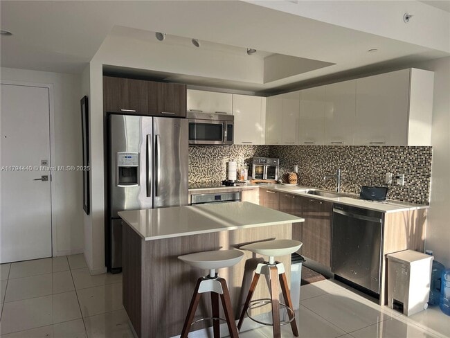 Building Photo - 5300 Paseo Blvd