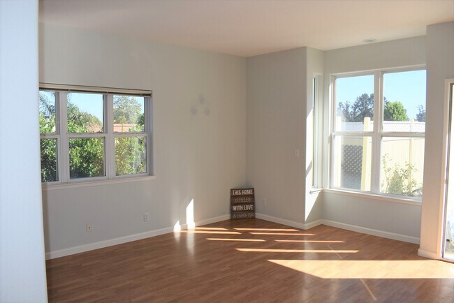 Building Photo - 538 Margie Pl
