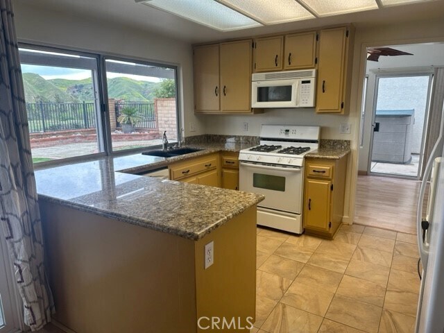 Foto del edificio - 4522 Feather River Rd