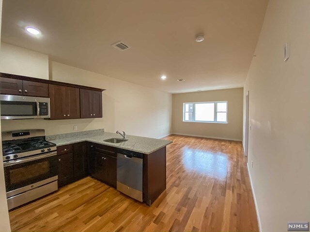Foto del edificio - 499-505 Kearny Ave