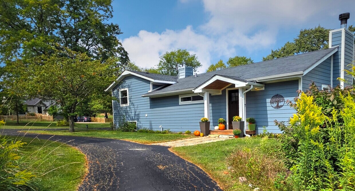 Foto principal - 26900 W Taylor St