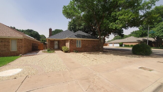 Building Photo - Spacious Townhome Southwest Lubbock