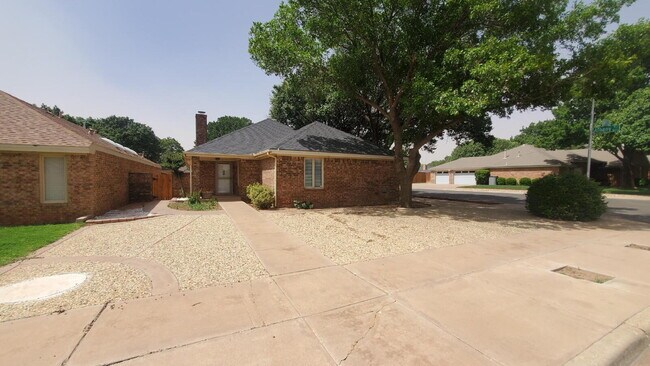 Foto del edificio - Spacious Townhome Southwest Lubbock