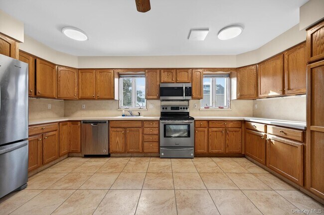 Building Photo - 46 Bedford Ave