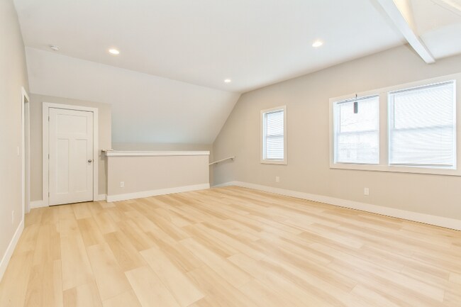 Foto del edificio - 2508 Lakeshore Dr
