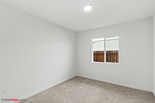 Building Photo - **** MOVE IN SPECIAL- 1/2 OFF FIRST MONTH RENT ****