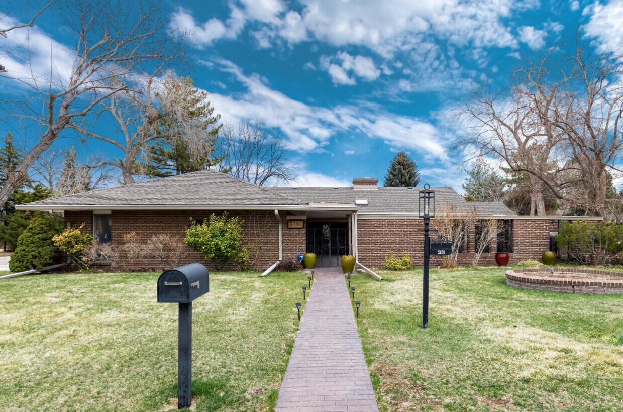 Primary Photo - 5191 W Quarles Dr