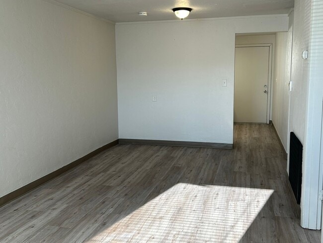 Building Photo - 928ru