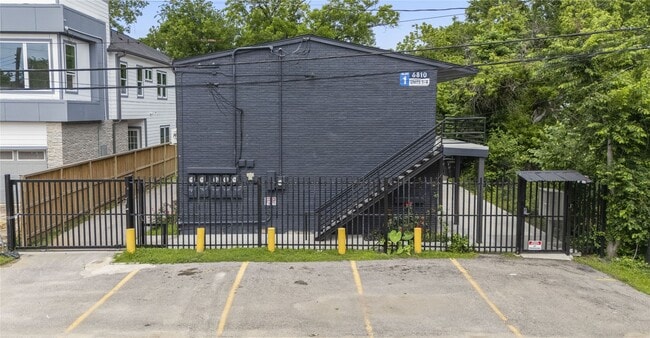 Building Photo - 6810 Del Rio St