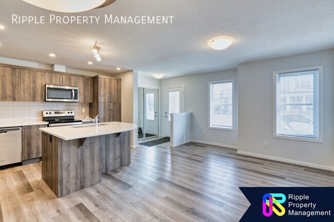 Building Photo - Modern 3 Beds, 2.5 Baths TownHouse | Avail...