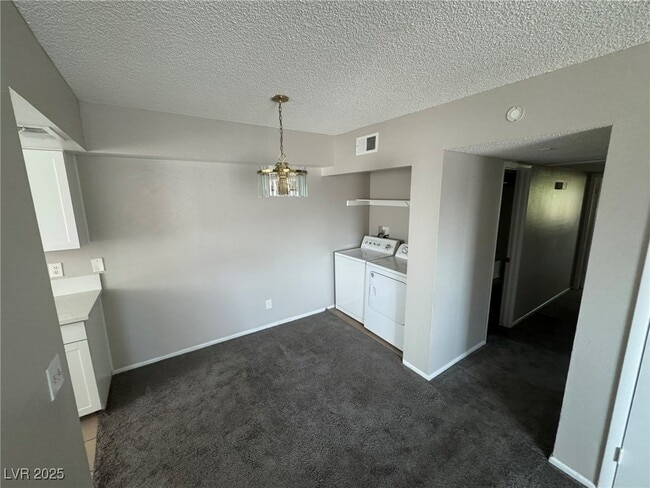 Building Photo - 575 Roxella Ln
