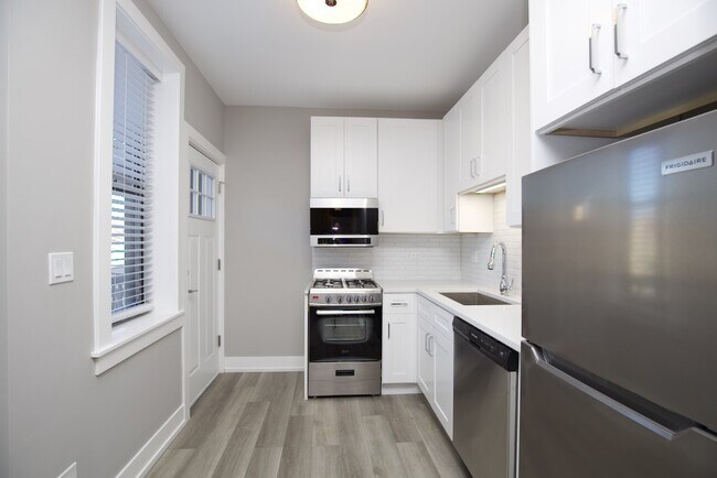 Building Photo - 3853 N Janssen Ave