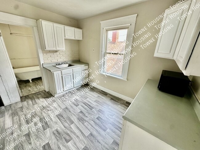 Building Photo - 2099 Niagara St