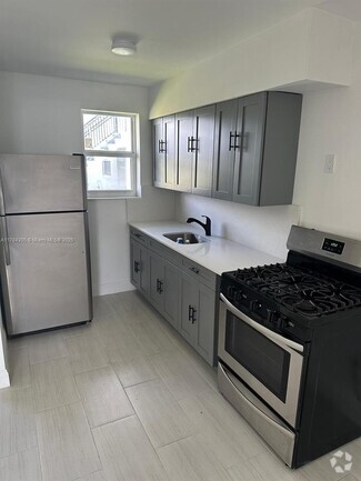 Building Photo - 4300 SW 67th Ave