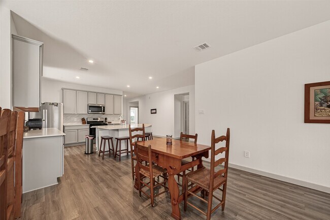 Foto del edificio - 1119 Kinder Sky Ln