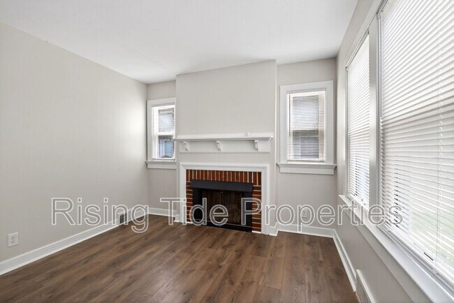 Foto del edificio - 1512 Emmons Ave