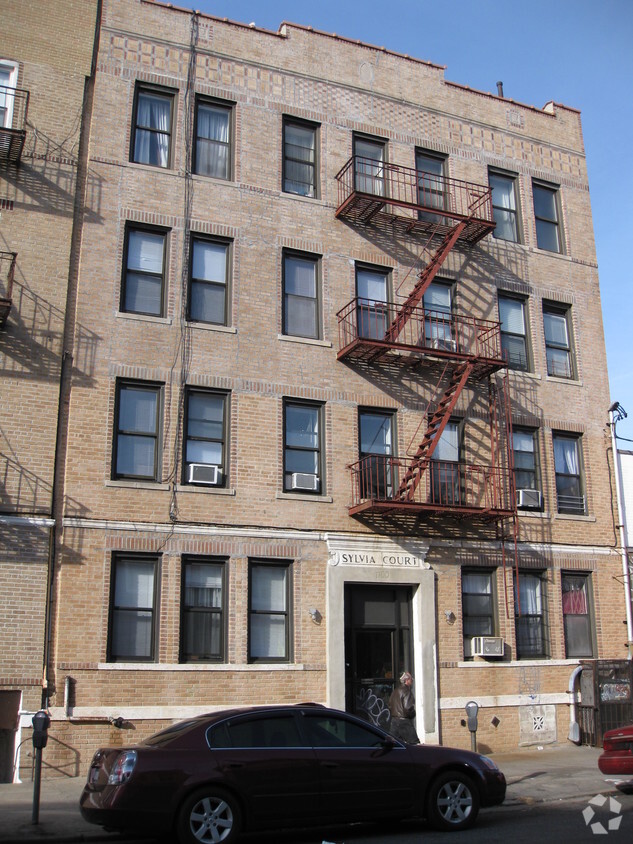 Foto del edificio - 1700 E 15th St