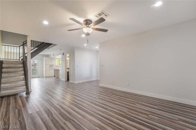 Building Photo - 3949 S Torrey Pines Dr