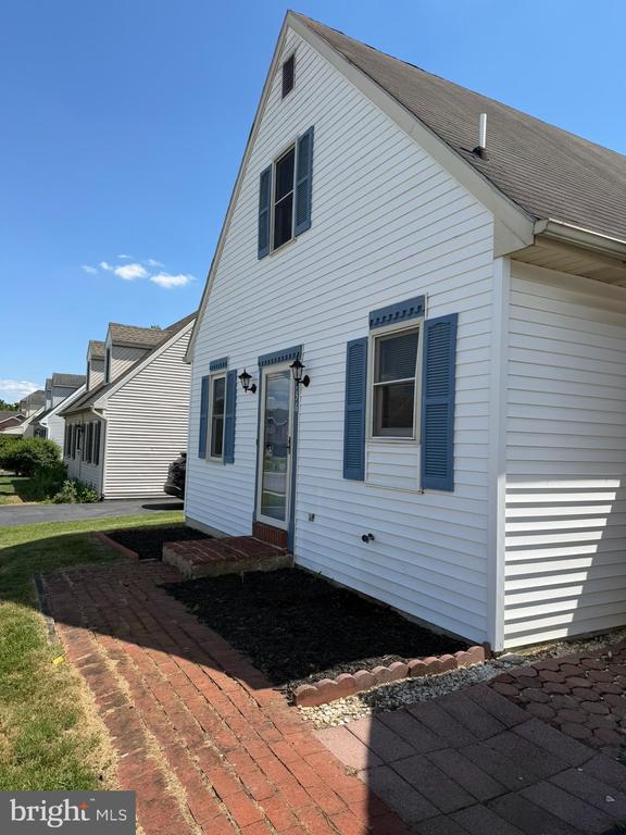 Building Photo - 536 Bracken Dr