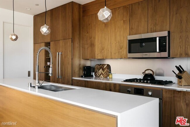 Foto del edificio - 3 br, 2.5 bath Townhome - 3253 Descanso Dr