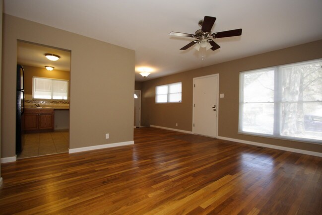 Building Photo - 9625 Glen Owen Dr