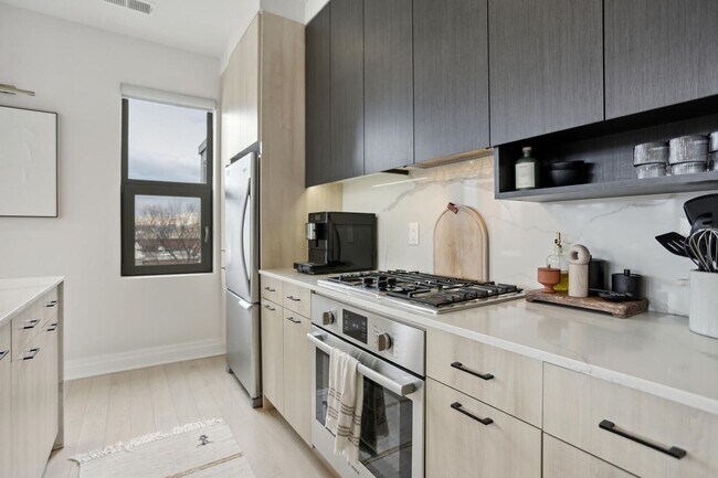 Foto del edificio - Stunning 2-Bed - 2-Bath off Barracks Row
