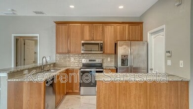 Building Photo - 4010 Green Tree Ave