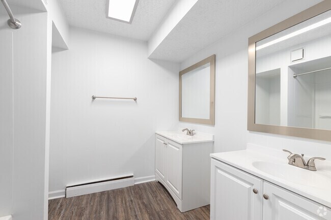 Baño completamente renovado - The Echelon
