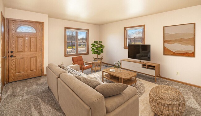 Building Photo - Amazing 3-4 bedroom single family home wit...