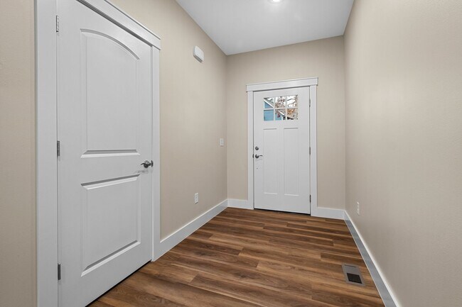Foto del edificio - Brand New Custom Built Home - $250 off fir...
