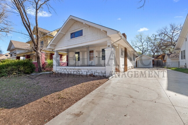 Building Photo - 152 S Estelle St