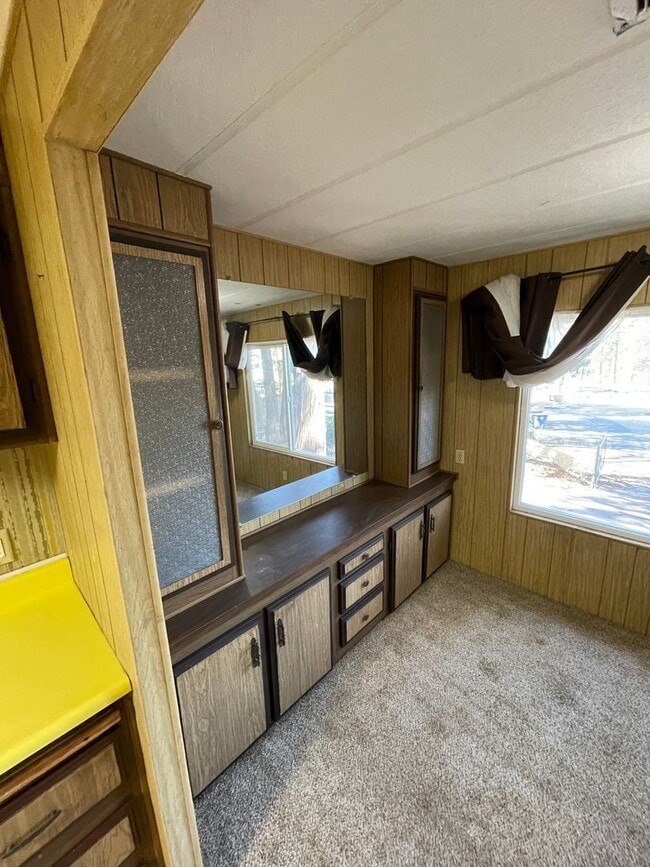 Building Photo - 2 Bedroom one bath Manufactured home on Cul De Sac