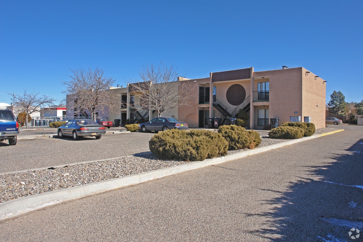 Primary Photo - 1322 San Pedro Dr SE