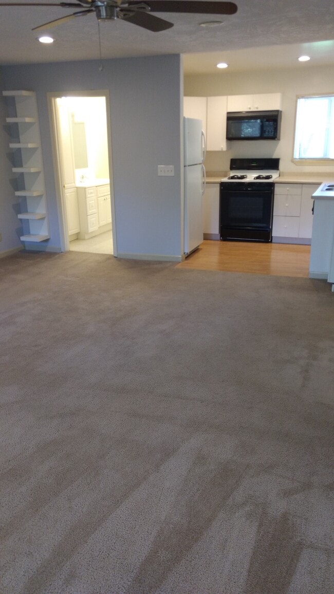 Building Photo - 477 Meadowview Ct