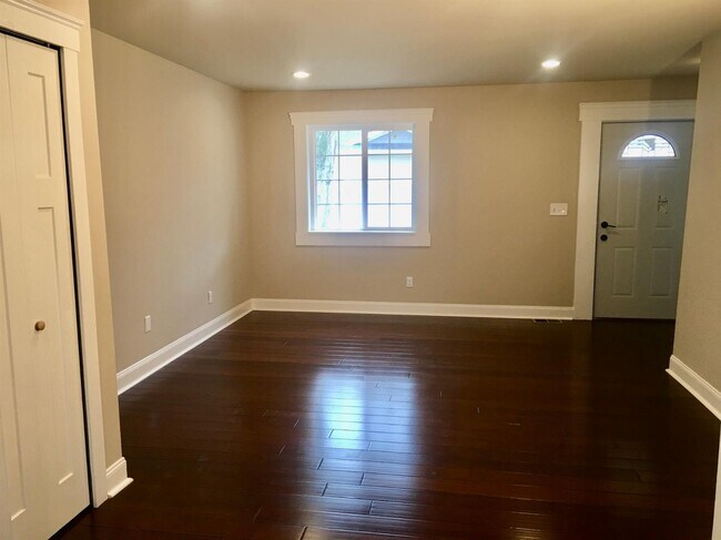 Foto del edificio - 1 Maple Village Ct