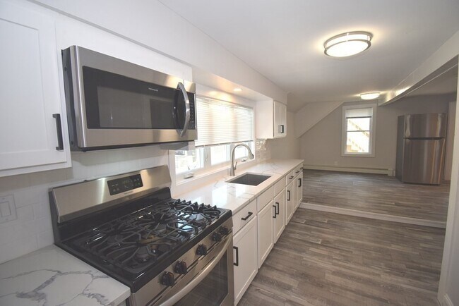 Foto del edificio - 76 Glades Rd