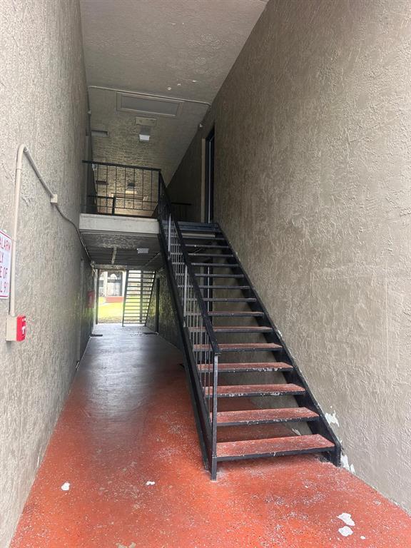 Building Photo - 820 Camargo Way