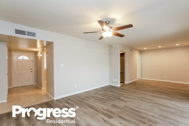 Foto del edificio - 18220 N 10th Dr