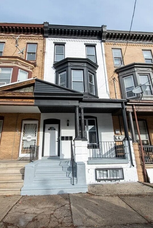 Building Photo - 4205 W Girard Ave