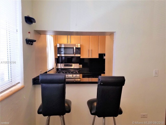 Building Photo - 2 br, 2 bath  - 4720 Pine Tree Dr # B4