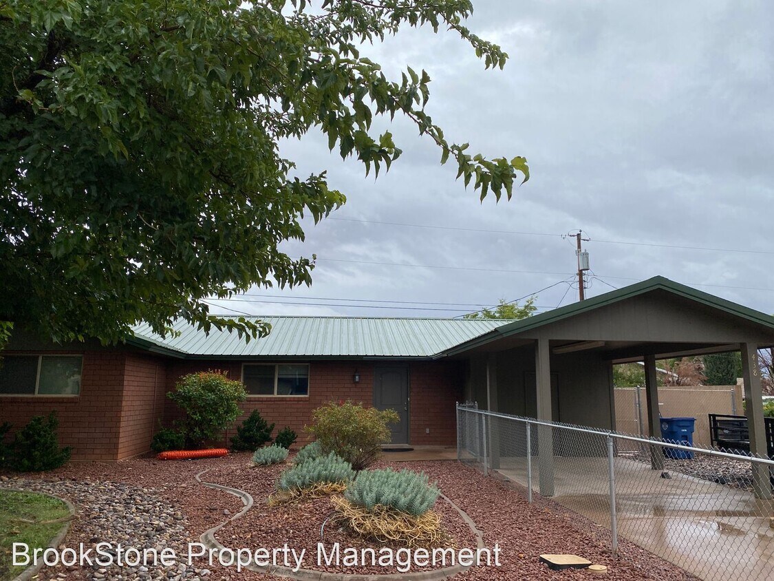 Primary Photo - 2 br, 1 bath House - 438 E Urie N Drive