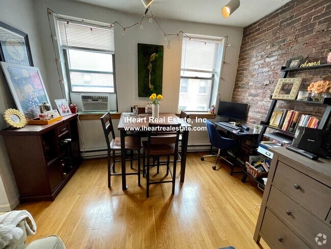 Building Photo - 13 Thacher St