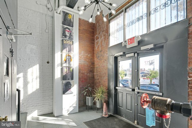 Building Photo - 1217 Spring Garden St